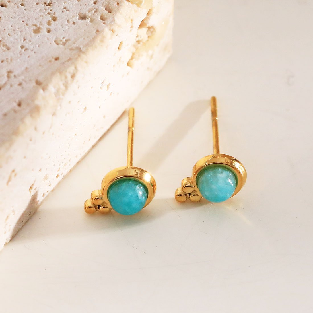 Stud Earrings with Blue Stones – Colorful Accent | Twinolo