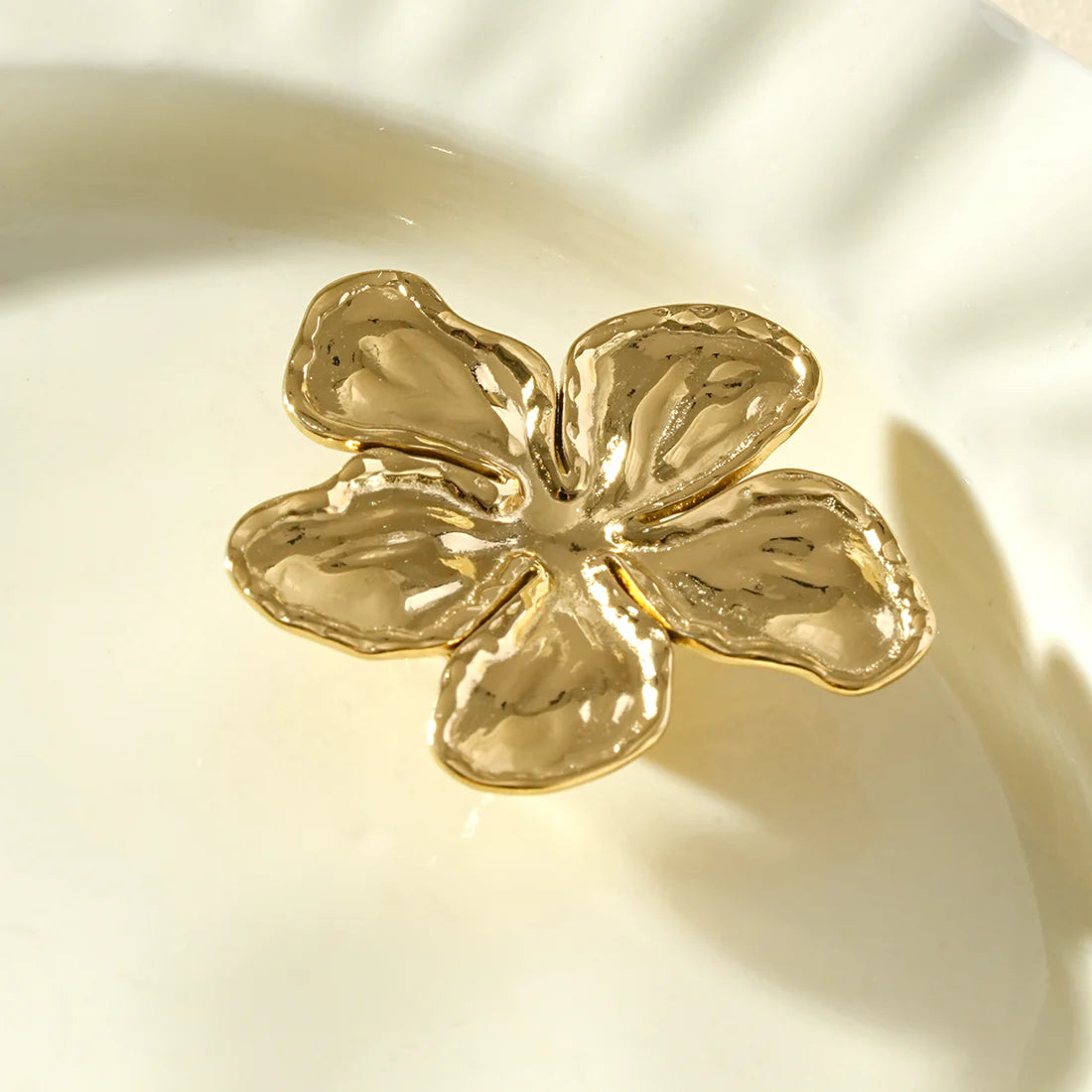 Magnetic Flower Brooch - Gold-Colored Stainless Steel | Twinolo