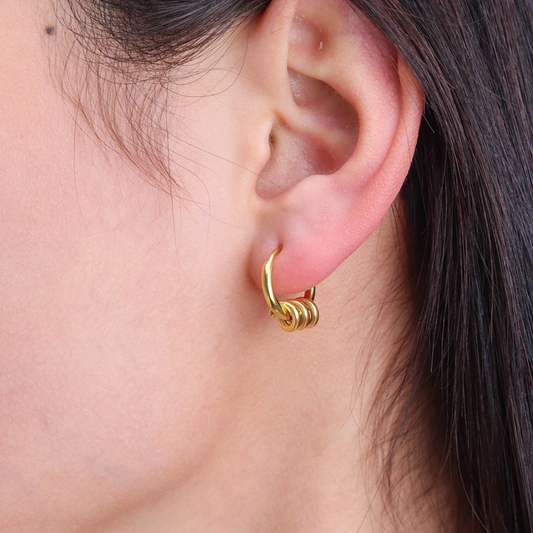 Hoop Earrings with Twist – Unique Detail | Twinolo