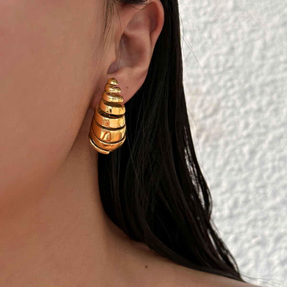 Minimalist Teardrop Earrings – Subtle Style | Twinolo