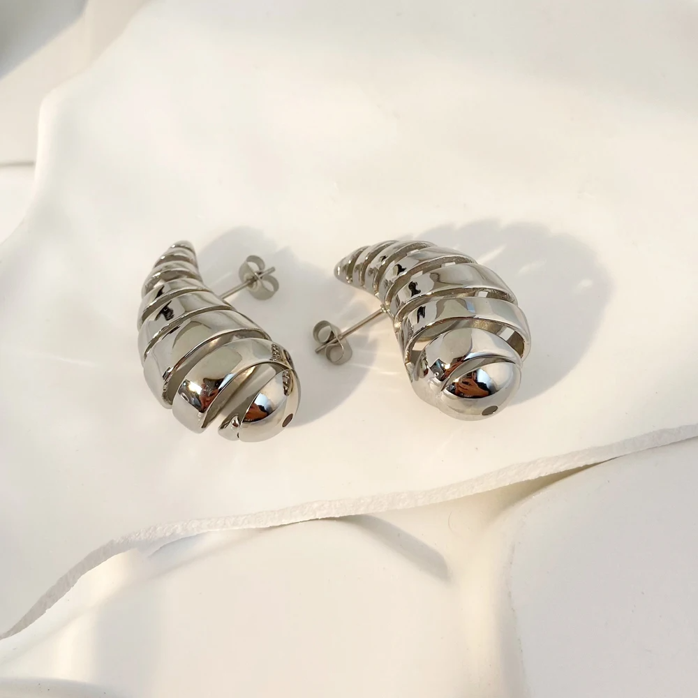 Minimalist Teardrop Earrings – Subtle Style | Twinolo
