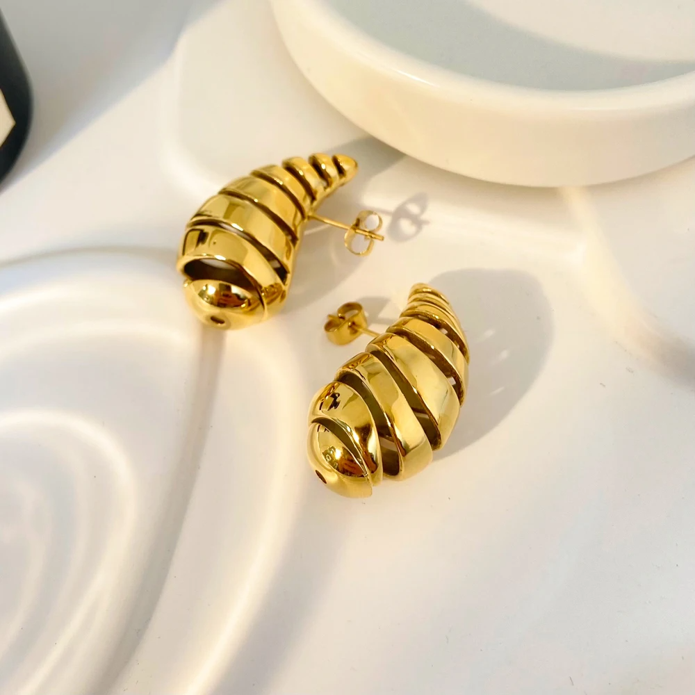 Minimalist Teardrop Earrings – Subtle Style | Twinolo