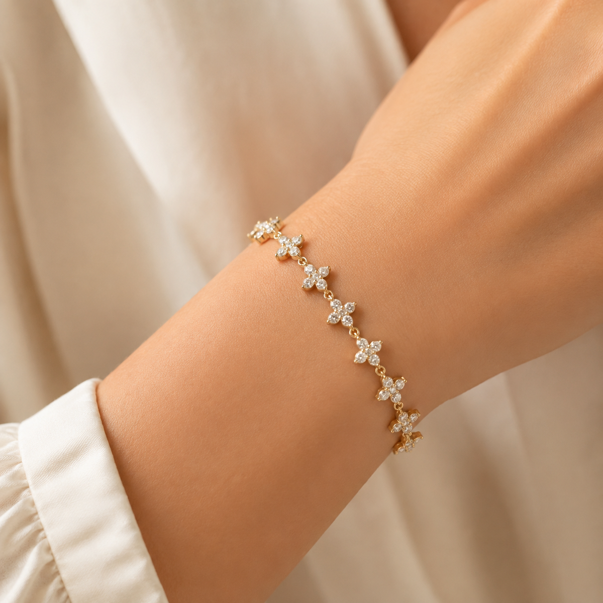 Flower Bracelet with Green and White Stones – Gold-colored – Stainless Steel | TWINOLO