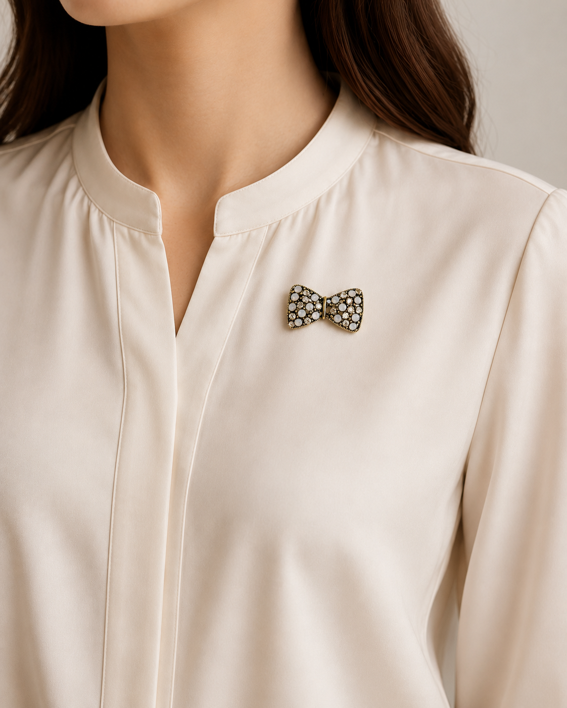 π Bow Brooch - Elegant Brooch with Crystals | Twinolo