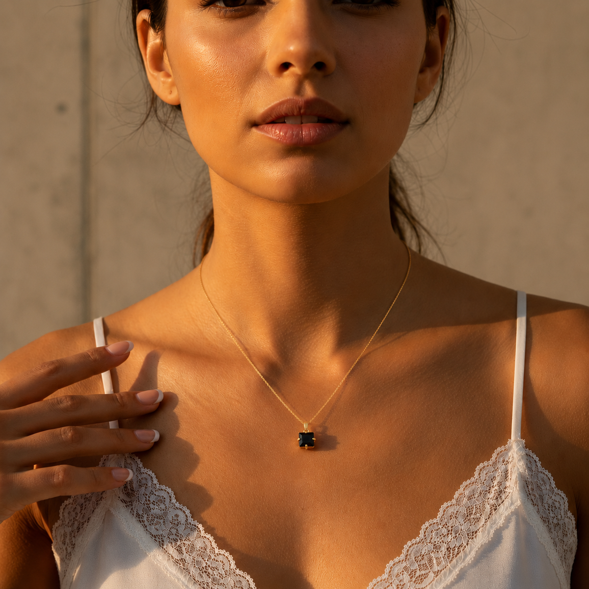 Necklace with Zirconia Pendant – Sparkling and Elegant | Twinolo