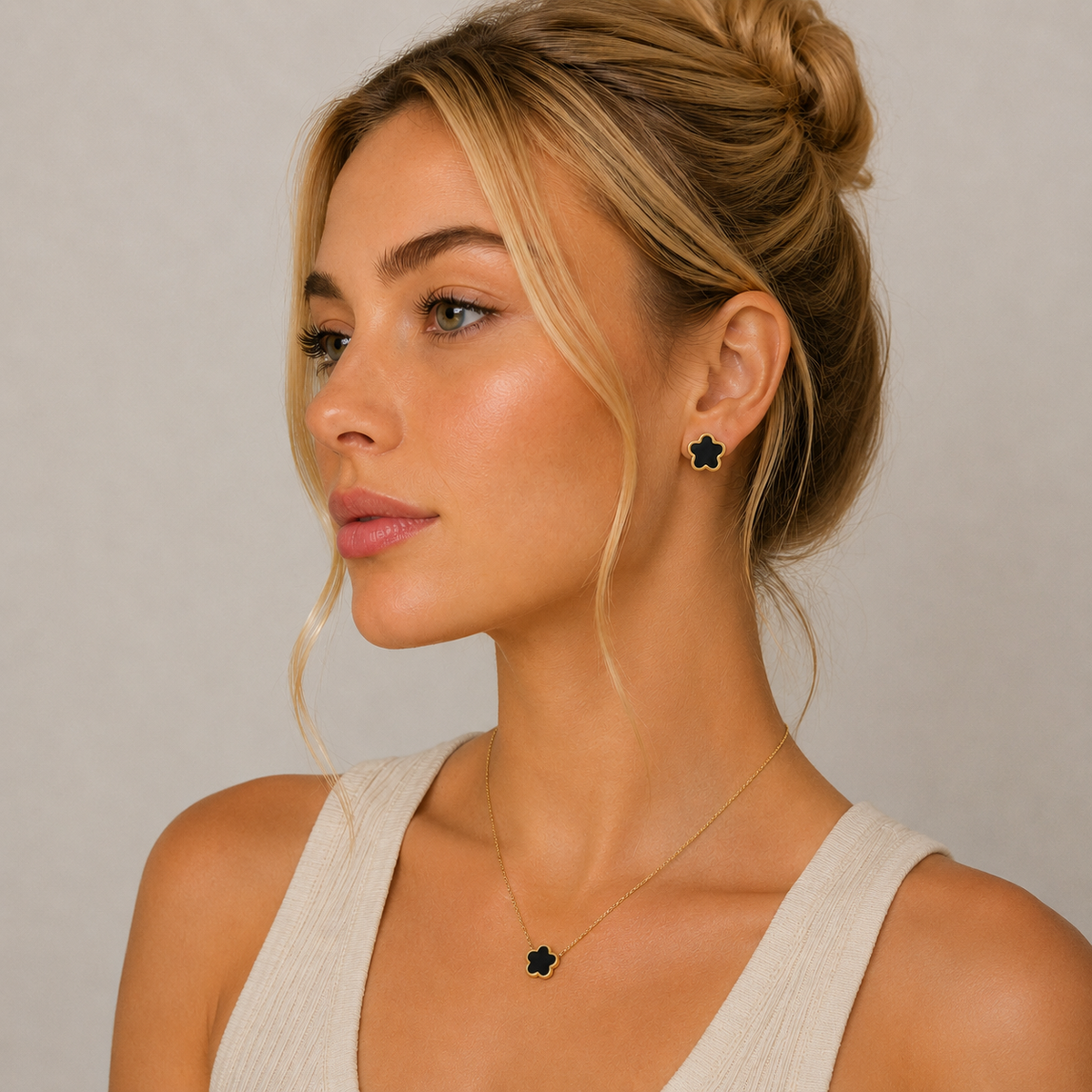 Clover Necklace – Stylish & Timeless | Twinolo
