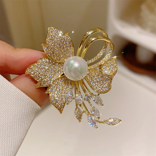 🌼 Golden Flower Brooch with Pearl and Crystals | Twinolo