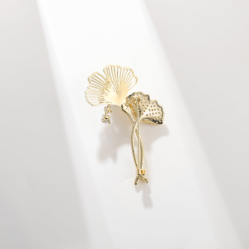 Flower Brooch - Elegant Brooch with Crystals | Twinolo