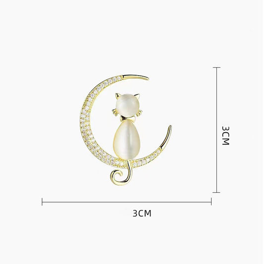 🌙 Golden Cat Brooch with Crystals | Twinolo