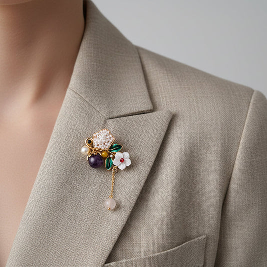 🌼 Flower Brooch with Pearl, Enamel and Playful Charm – Vintage Style | Twinolo