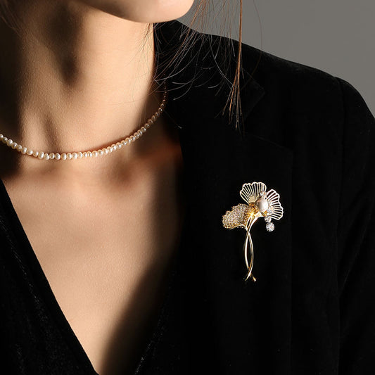 Flower Brooch - Elegant Brooch with Crystals | Twinolo