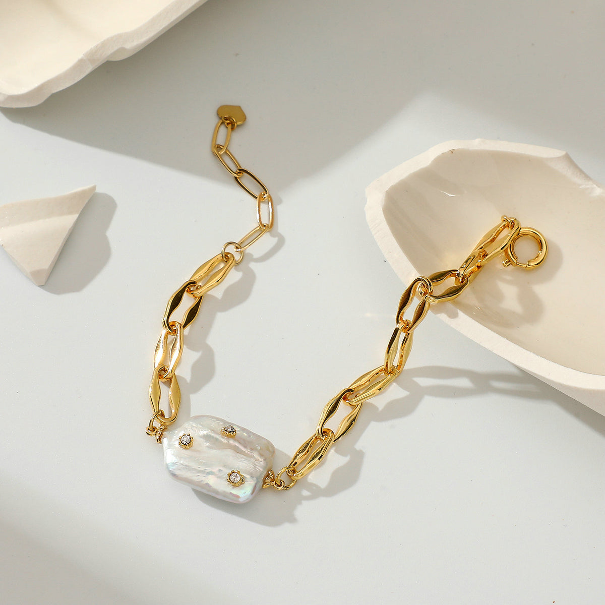 Bracelet with Pearl & Links – Elegant Contrast | Twinolo
