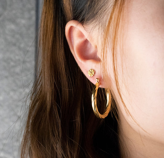 Croissant Earrings – Sophisticated Texture & Shine | Twinolo