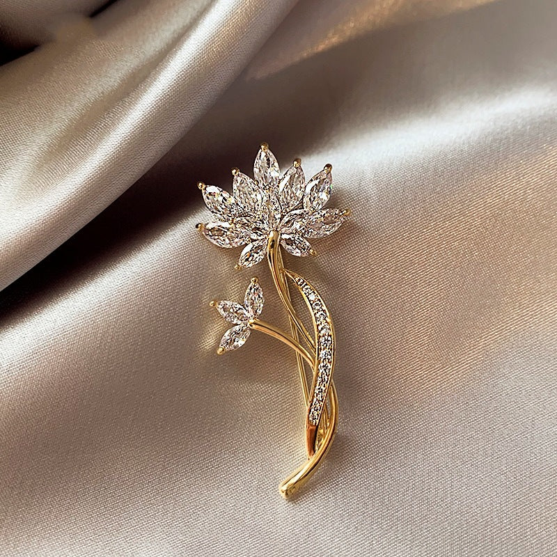 🌸 Golden Flower Brooch with Crystals – Elegant Women's Brooch | Twinolo