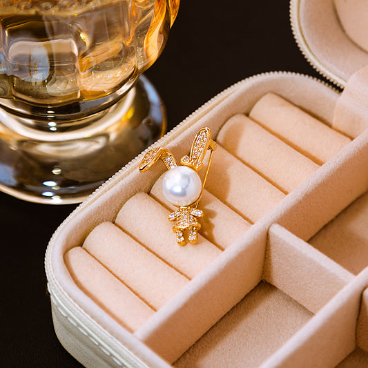 🐰 Rabbit Brooch with Pearl – Gold-Colored Brooch with Crystals for Women | Twinolo