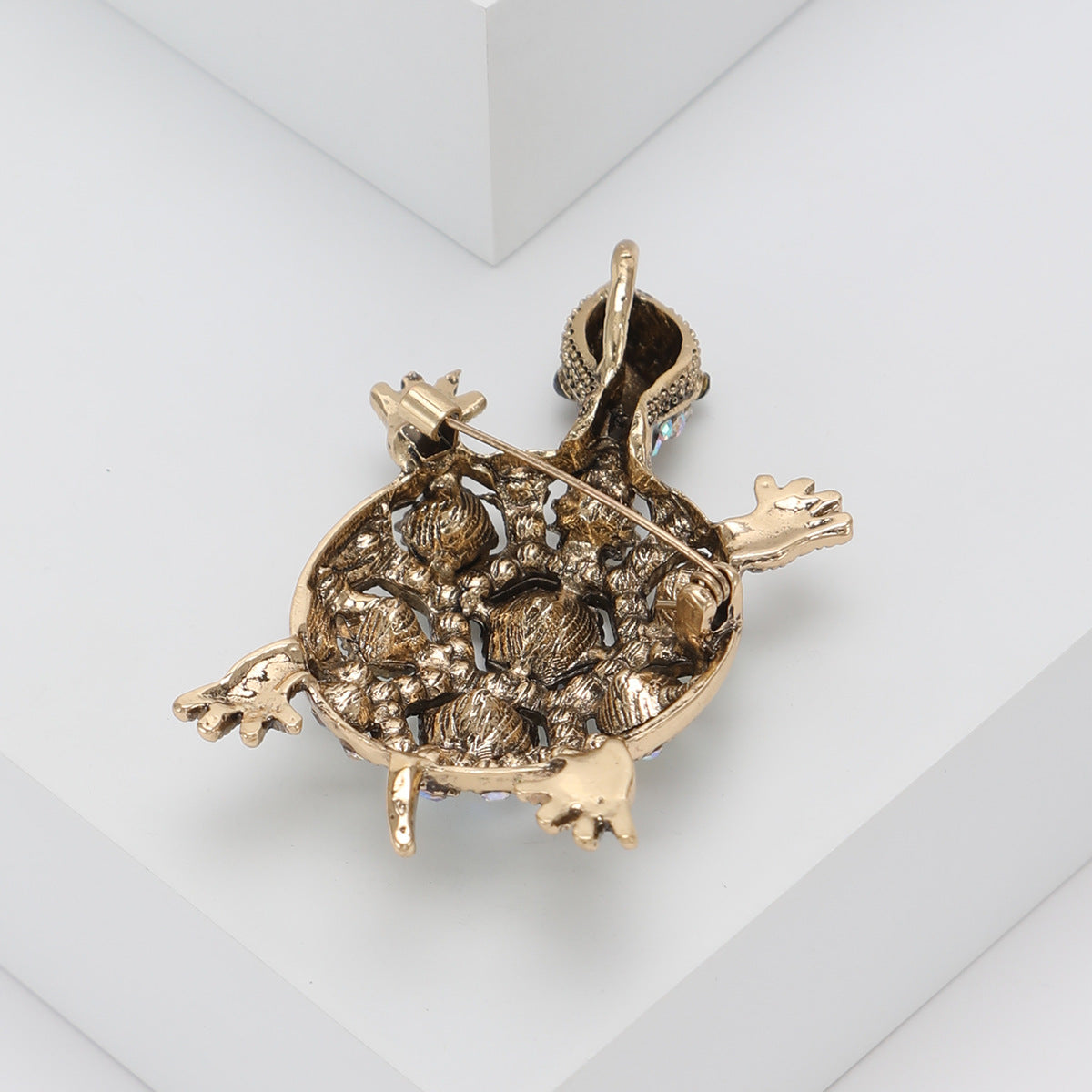 🐢 Turtle Brooch with Crystals – Elegant Brooch | Twinolo