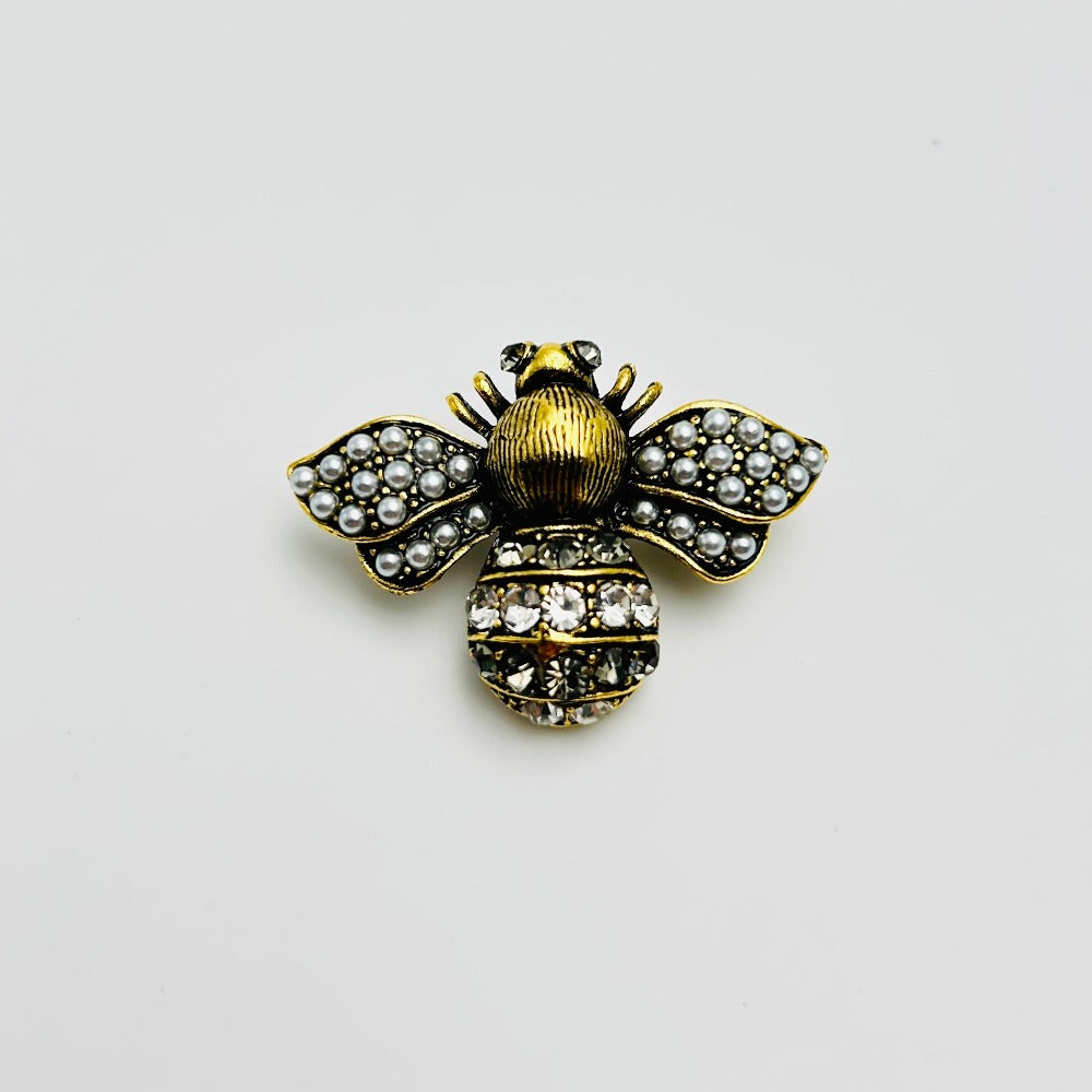 π Bee Brooch - Elegant Brooch with Crystals | Twinolo