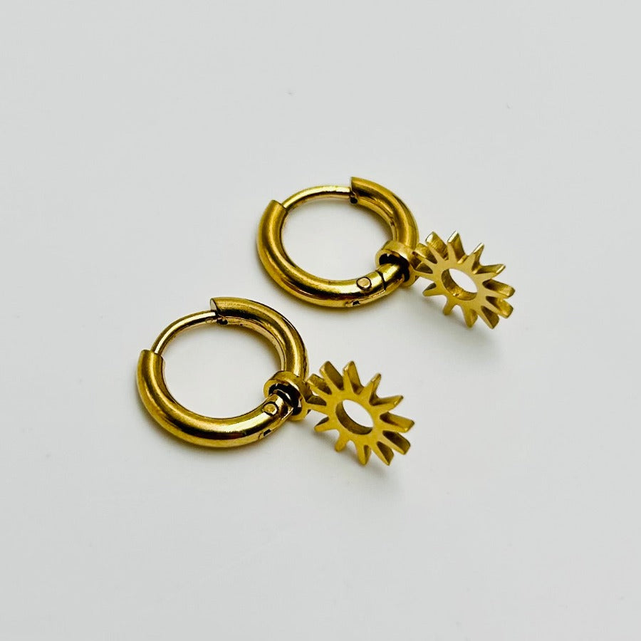 Gold Hoops with Sun Charm – Summer Look | Twinolo