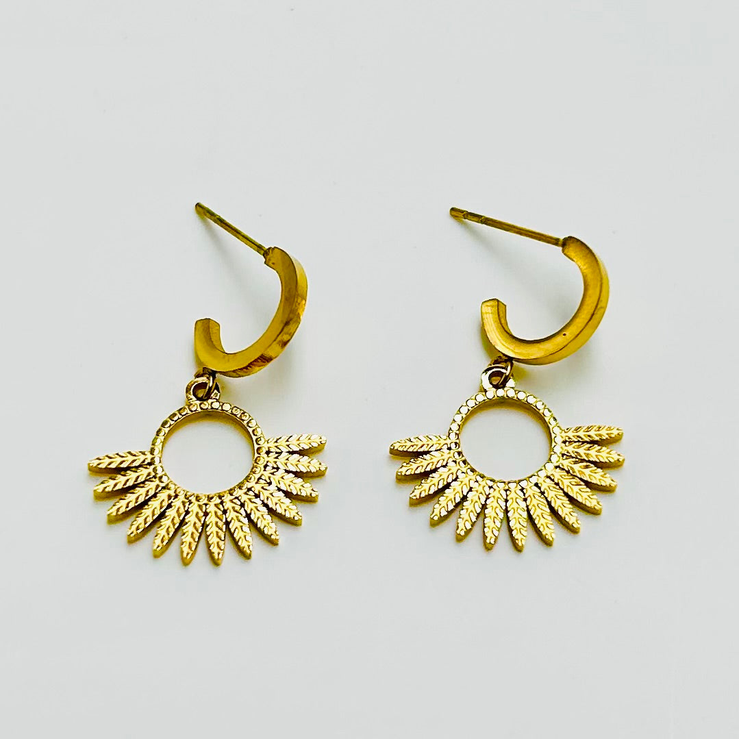 Earrings with Sun Pendant – Gold & Summery | Twinolo