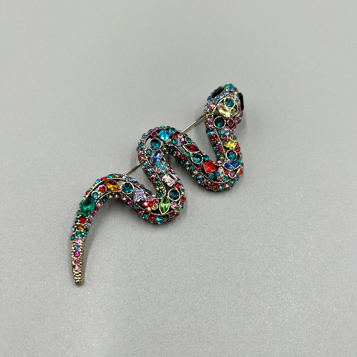 Brooch - Elegant Brooch with Crystals | Twinolo