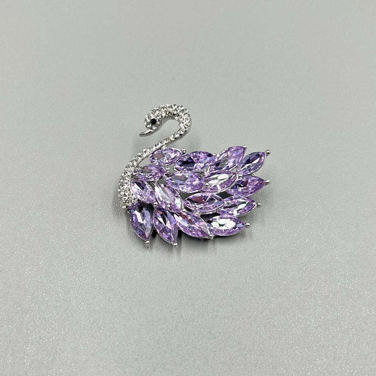 Brooch - Elegant Brooch with Crystals | Twinolo