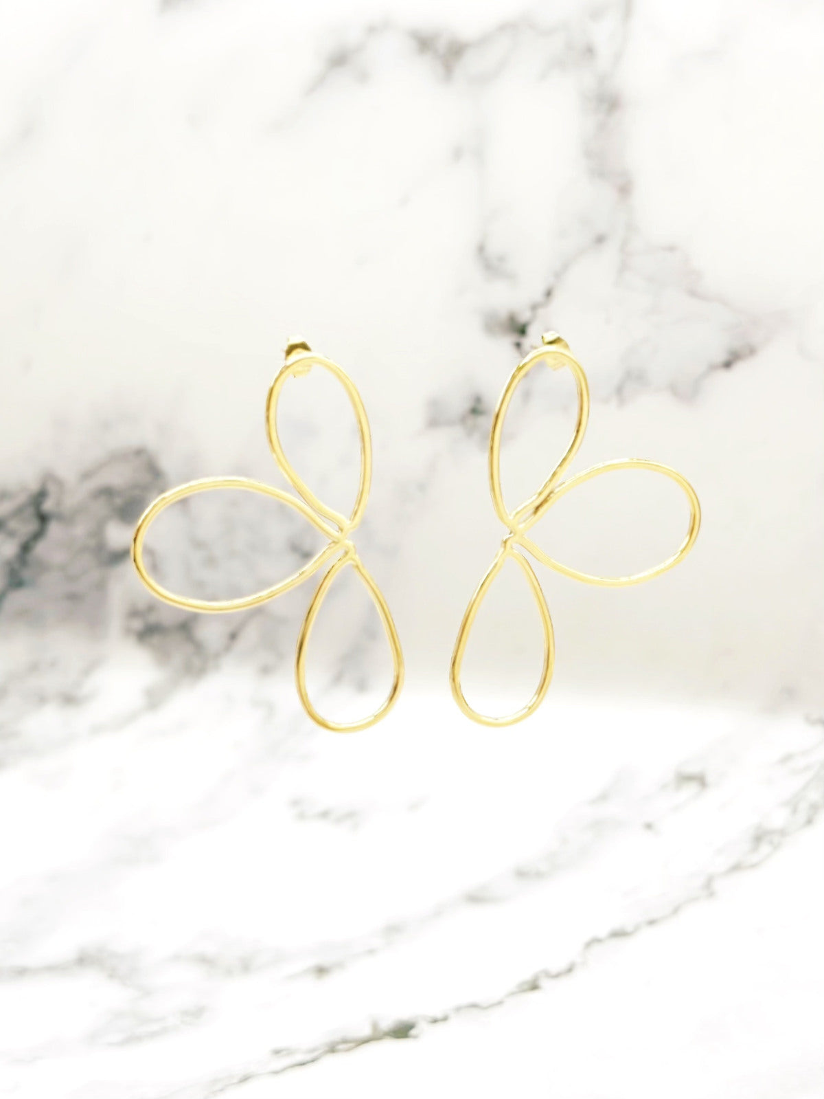 Minimalist Flower Earrings Gold-colored – Stainless Steel | Twinolo