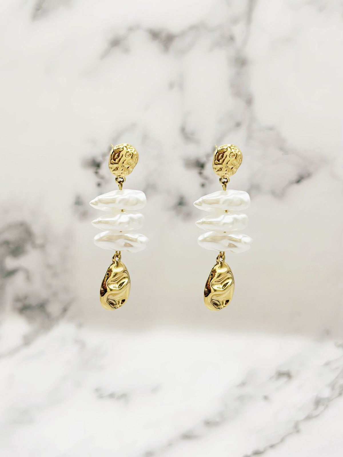 Statement Earrings with Mother-of-Pearl Effect – Gold | Twinolo