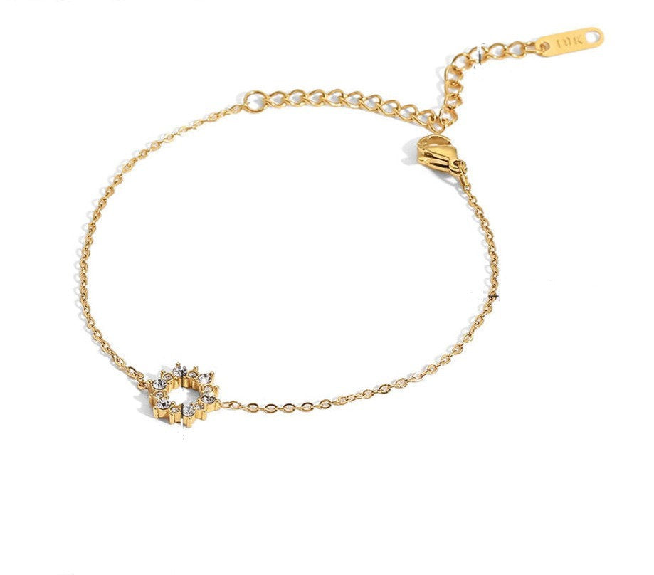 Fine Bracelet with Sun Charm – Subtle & Radiant | Twinolo