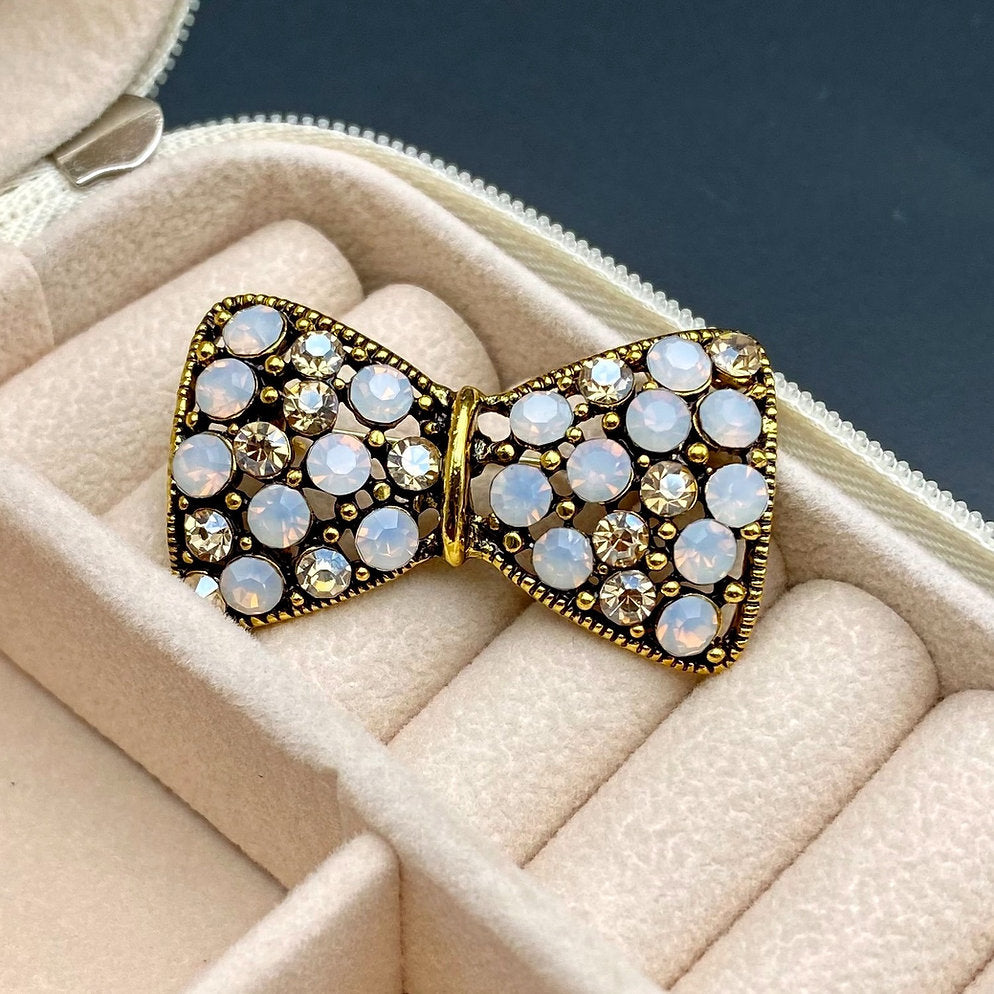 π Bow Brooch - Elegant Brooch with Crystals | Twinolo