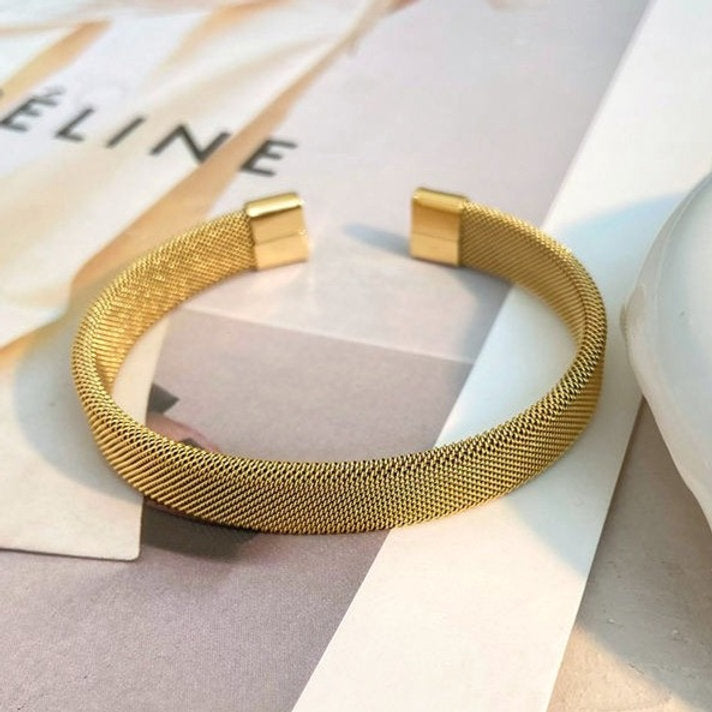 Open Cuff Bracelet – Minimalist & Stylish | Twinolo