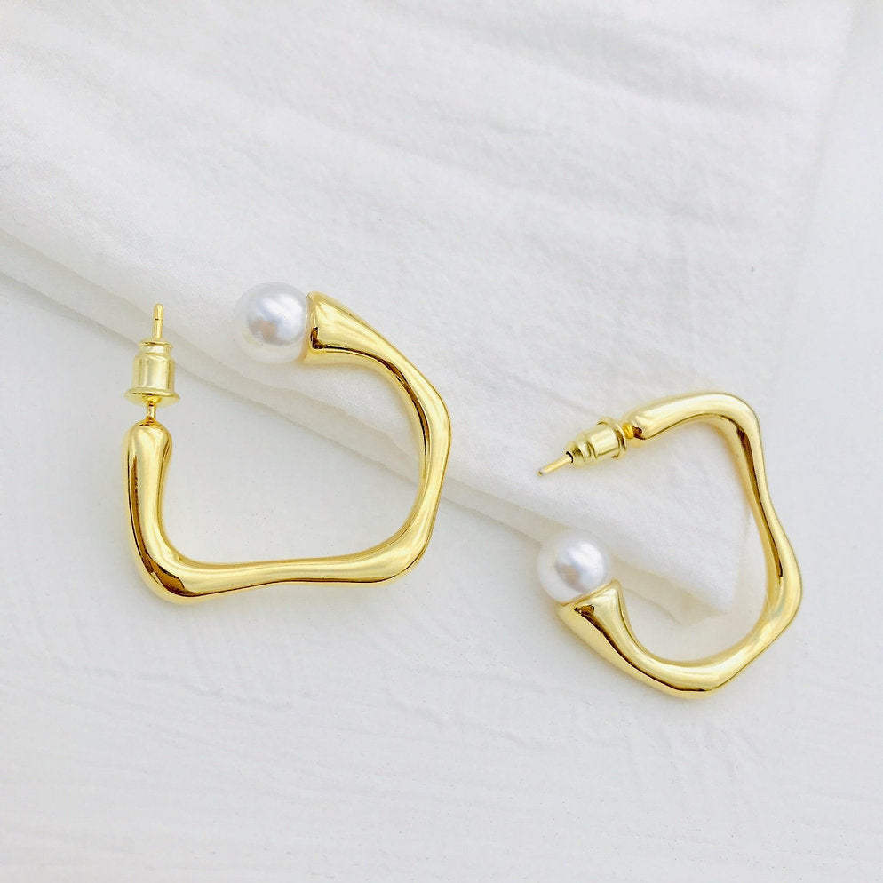 Hoop Earrings with Small Pearl – Subtle Design | Twinolo