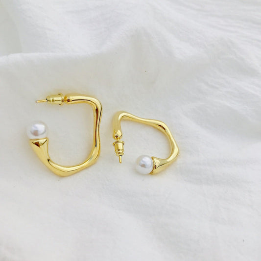 Hoop Earrings with Small Pearl – Subtle Design | Twinolo