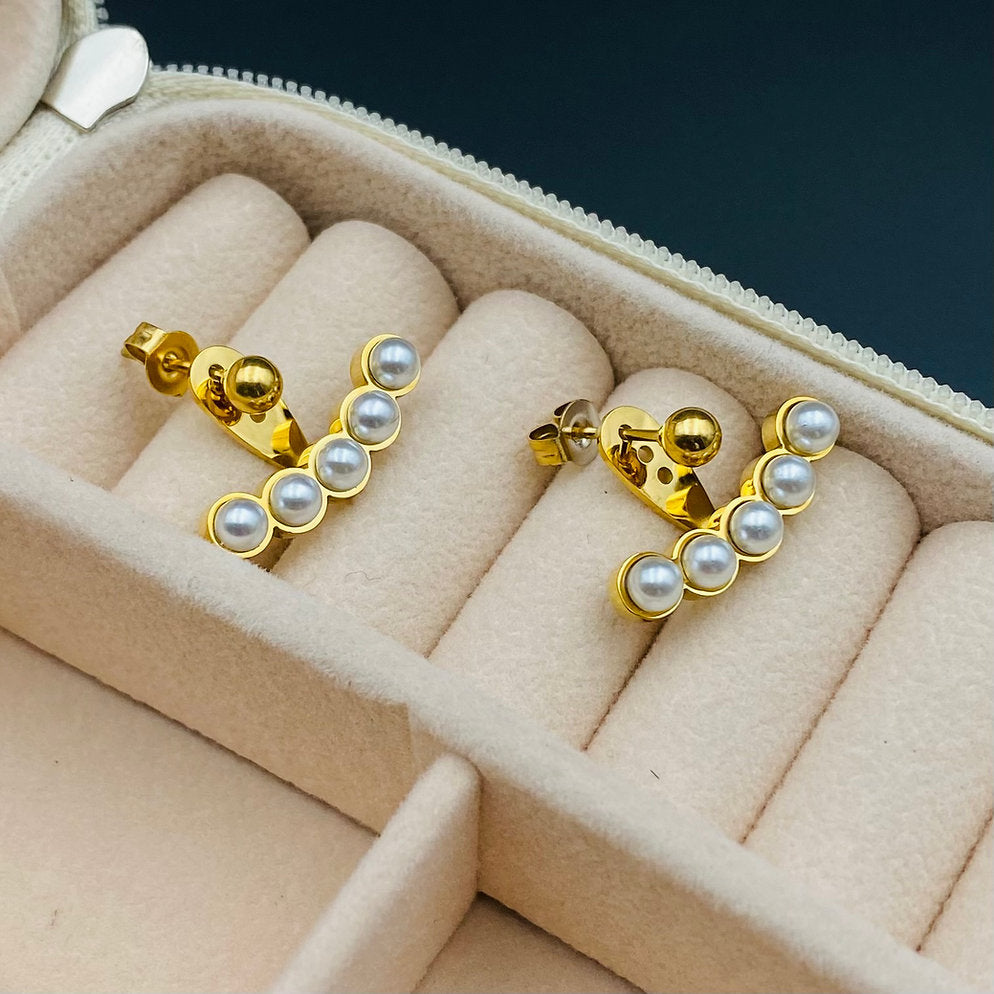 Pearl Stud Earrings – Timeless Elegance | Twinolo