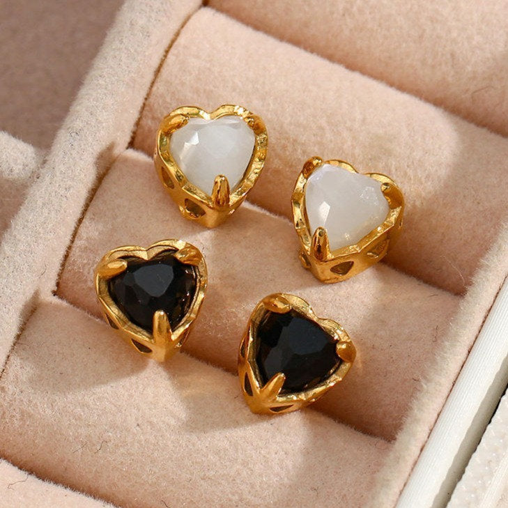 Heart-shaped Stud Earrings – Love in Detail | Twinolo