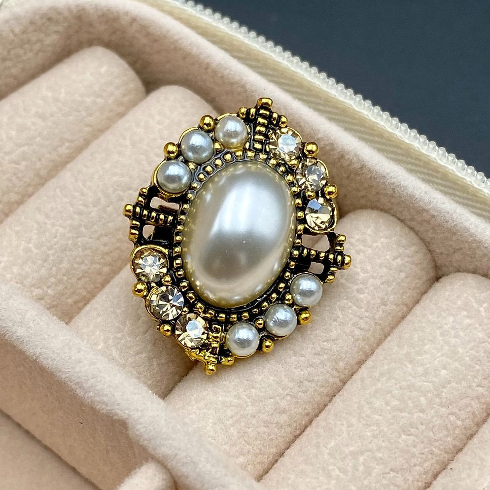 Brooch - Elegant Brooch with Crystals and Pearl