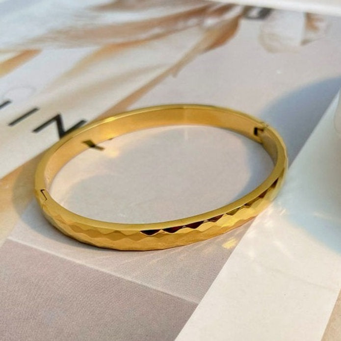 Gold Bangle Bracelet – Timeless Classic | Twinolo