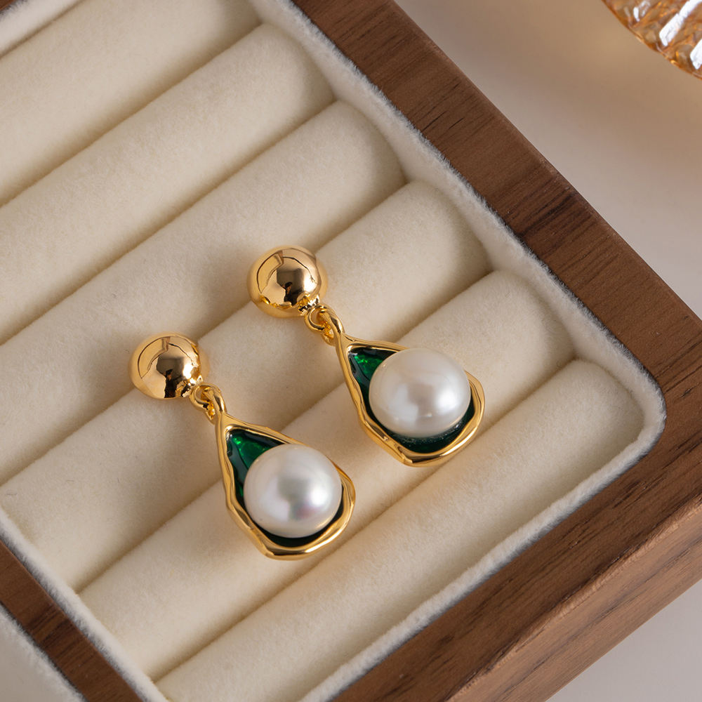 Gold-Colored Earrings with Pearl and Green Accents – Warm & Trendy | Twinolo
