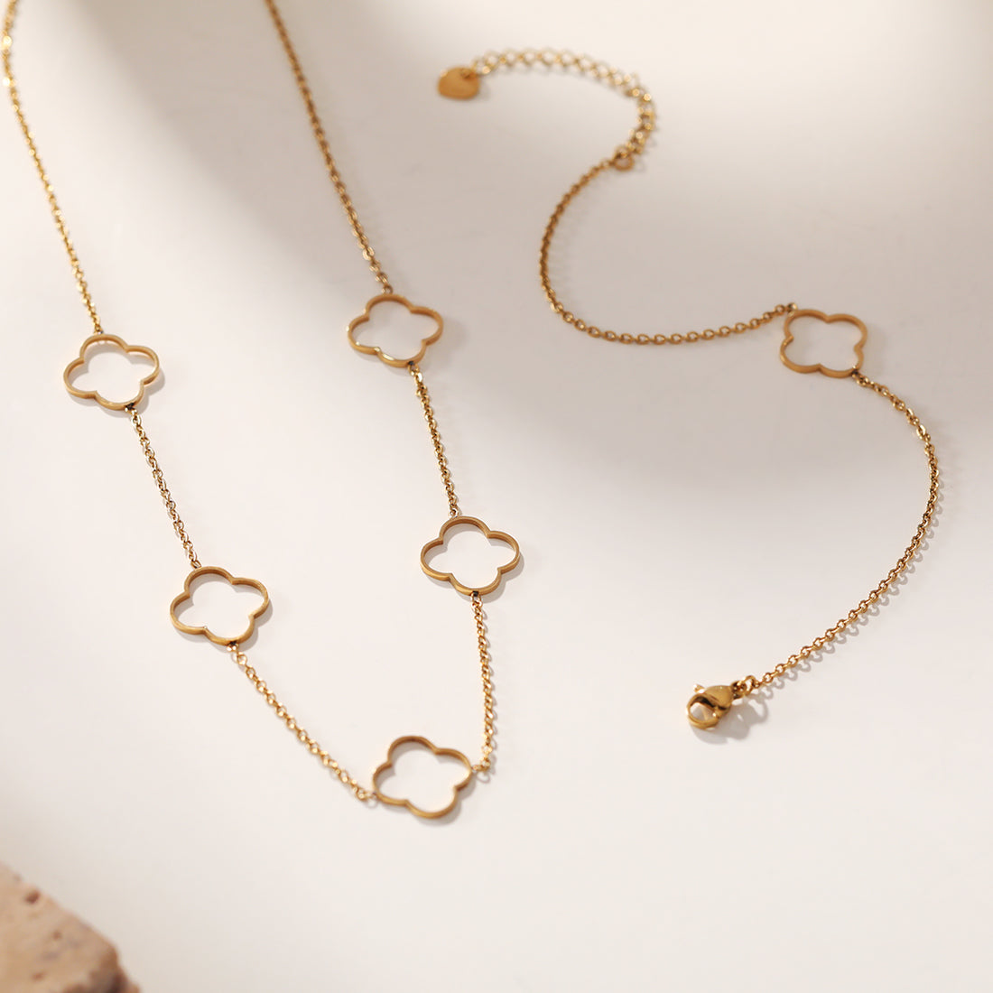 Clover Necklace – Elegant & Timeless | Twinolo