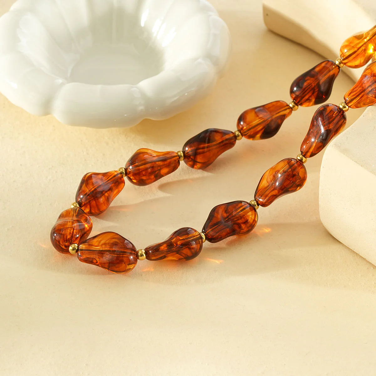 Brown Ladies Necklace with Resin Beads – Gold-colored Stainless Steel – Statement Necklace | Twinolo