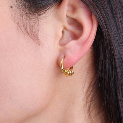 Hoop Earrings with Twist – Unique Detail | Twinolo
