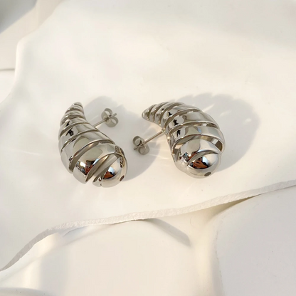 Minimalist Teardrop Earrings – Subtle Style | Twinolo