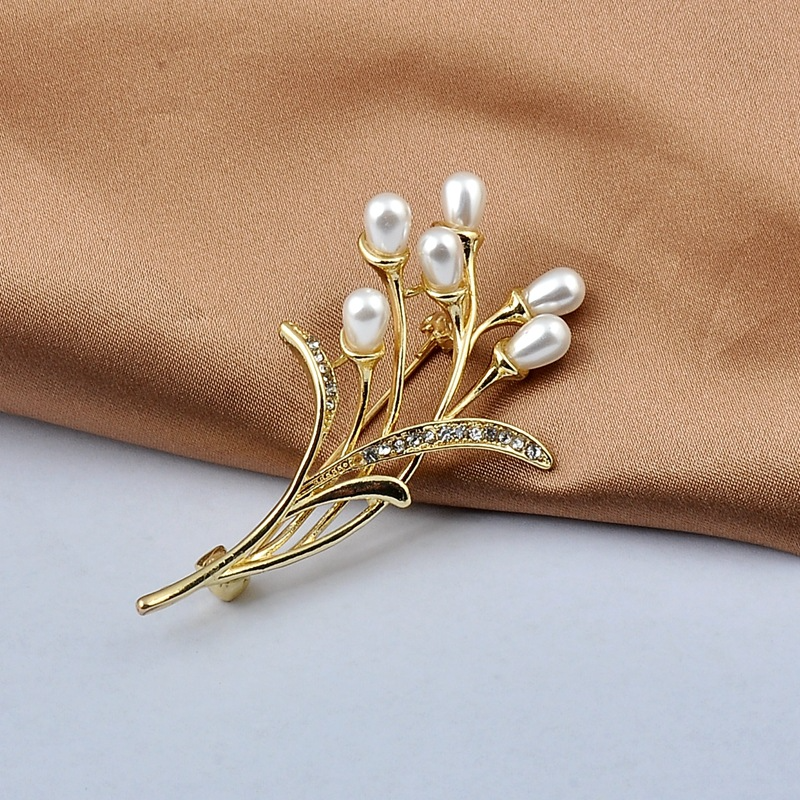 Brooch with pearl M2706