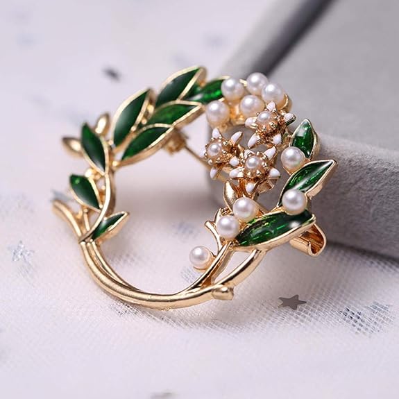 🌿 Wreath Brooch with Green Leaves and Pearls – Timeless Elegant Brooch | Twinolo