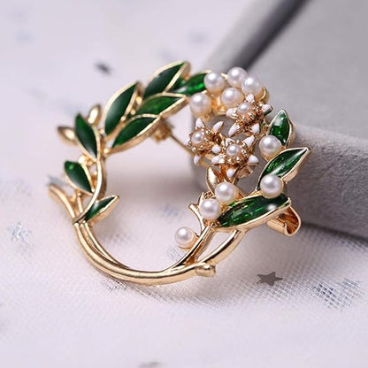 🌿 Wreath Brooch with Green Leaves and Pearls – Timeless Elegant Brooch | Twinolo