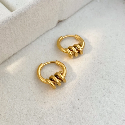 Hoop Earrings with Twist – Unique Detail | Twinolo