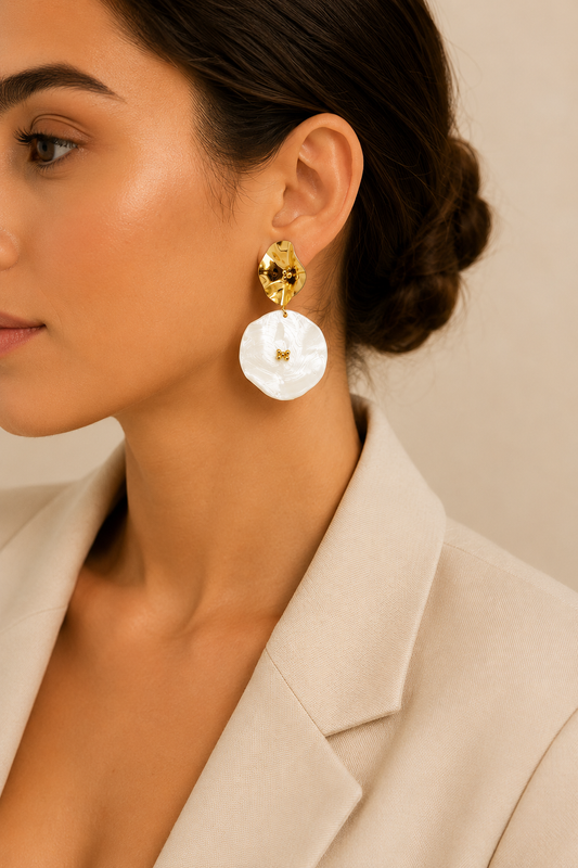 Statement Earrings with Mother-of-Pearl Effect – Gold-colored | Twinolo
