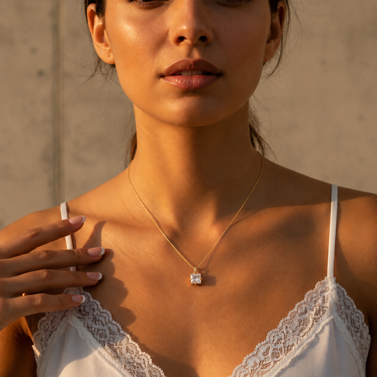 Necklace with Zirconia Pendant – Sparkling and Elegant | Twinolo