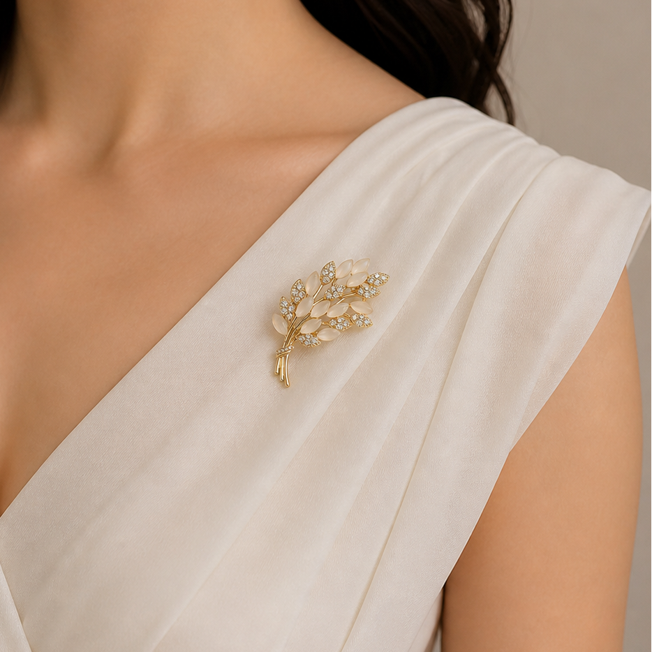 🌿 Golden Leaf Brooch with Cream Details and Crystals | Twinolo
