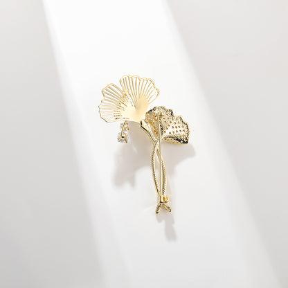 Flower Brooch - Elegant Brooch with Crystals | Twinolo