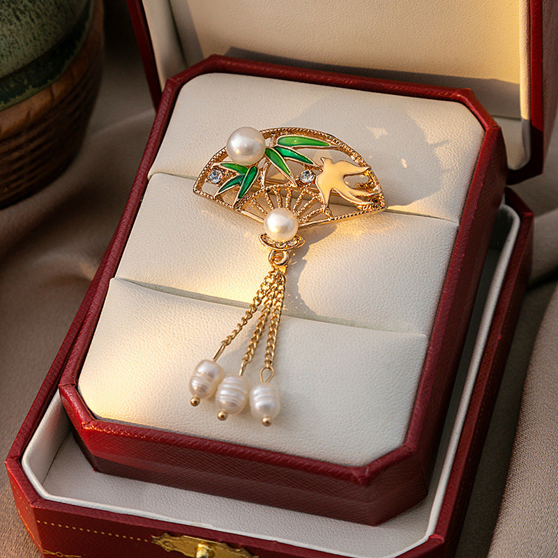 Fan Brooch Green & Gold with Pearls – Luxury Elegant Brooch | Twinolo
